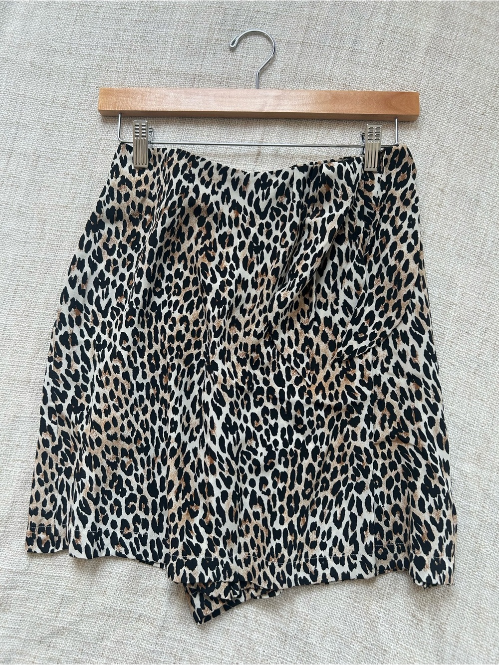 Emma James 100% Silk Leopard Print Front Overlay Skort Size 6 Petite